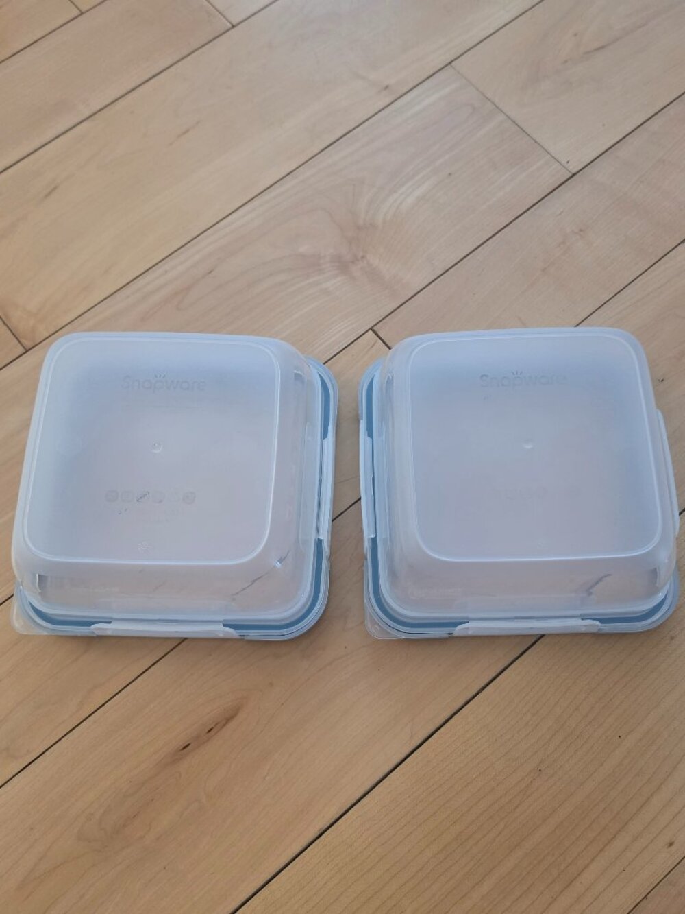 Snapware rectangle 2 plastic containers - Picture 2 of 9